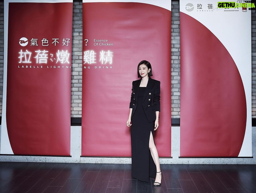 Alyssa Chia Instagram - 好久不見 此時此刻是見面的好時機😎 氣色不好?!@labelleteaofficial 有了你怎麼會不好😎 #Labelle #拉蓓 #燉雞精 #氣色不好 Makeup: @backstagejimywu Hair: @chuan518 Stylist: @chenghan_han Jacket: @balmain Acc: @tastboutique Shoes: @renecaovilla @renecaovilla.tw Photo: @yuweiiv