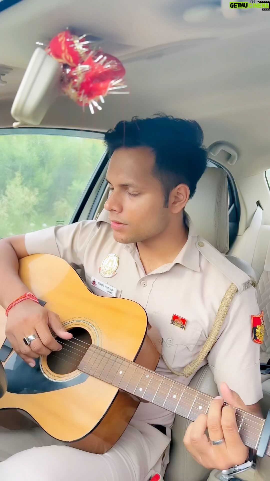 Amaal Mallik Instagram - Just loved this song #mohabbat @amaal_mallik ❤️ So just tried to cover this beautiful meoldy mohabbat in acoustic way 😇 Dedicated to my each and every follower 🤗 thank you @aamnasharifofficial @vayurus @vaibhavpani @ericpillai @krishtrivedi7 @tseries.official #reels #reelsinstagram #reelsvideo #amaalmallik #reelsindia #reelsviral #foryou #explore #fyp #trendingreels #love #newsong #newreels #romantic Delhi, India