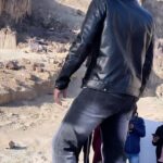 Amaal Mallik Instagram - It was about -9 degrees, the time was 7 am, when we climbed an 80ft rock for this one particular shot @krishtrivedi7 had in mind 😮‍💨😵‍💫 #Mohabbat ke liye kya kya karna padta hai 💁🏻‍♂️💆🏻‍♂️ #MohabbatBTS #12000ft Leh Ladakh - The Land of High Passes