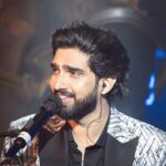 Amaal Mallik Instagram - ⁣Music expresses that which cannot be put into words & that which cannot remain silent ♥️🎵⠀ ⠀ ⠀ Stylist : @castelino_priyanka ⠀ Blazer : @motifbyudhaymahajan ⠀ Shirt & trouser : @laadoredesignerstudio⠀ Shoes : @mondarroshoes Hair & Makeup : @rahul_hmua