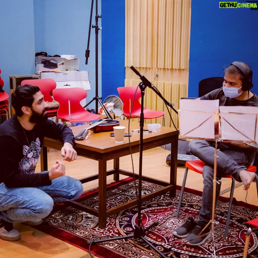 Amaal Mallik Instagram - I have learnt a lot from this genius musician, & it’s truly an honour to work with him. The man with the ‘Midas’ touch and more importantly, a great heart. Recording the strokes section with the legendary @mandolintapas 💯 Blessed to have him on my next single #Mohabbat ♥️🎵 #MohabbatBTS #AmaalMallik #TapasRoy