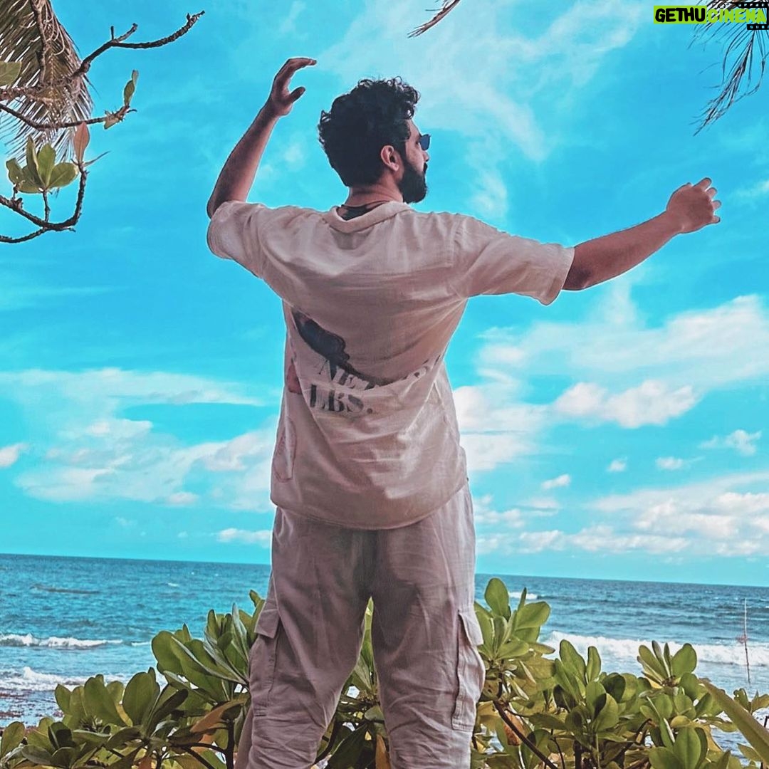 Amaal Mallik Instagram - High Tides & Good Vibes✌🏻🏝
