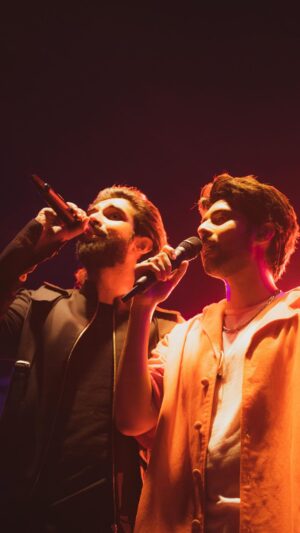 Amaal Mallik Instagram - That’s how we roll 😎🔥

Video: @xo.visuals 

#AmaalArmaanLive #AMLive @tribevibe.live @pulse.aiims