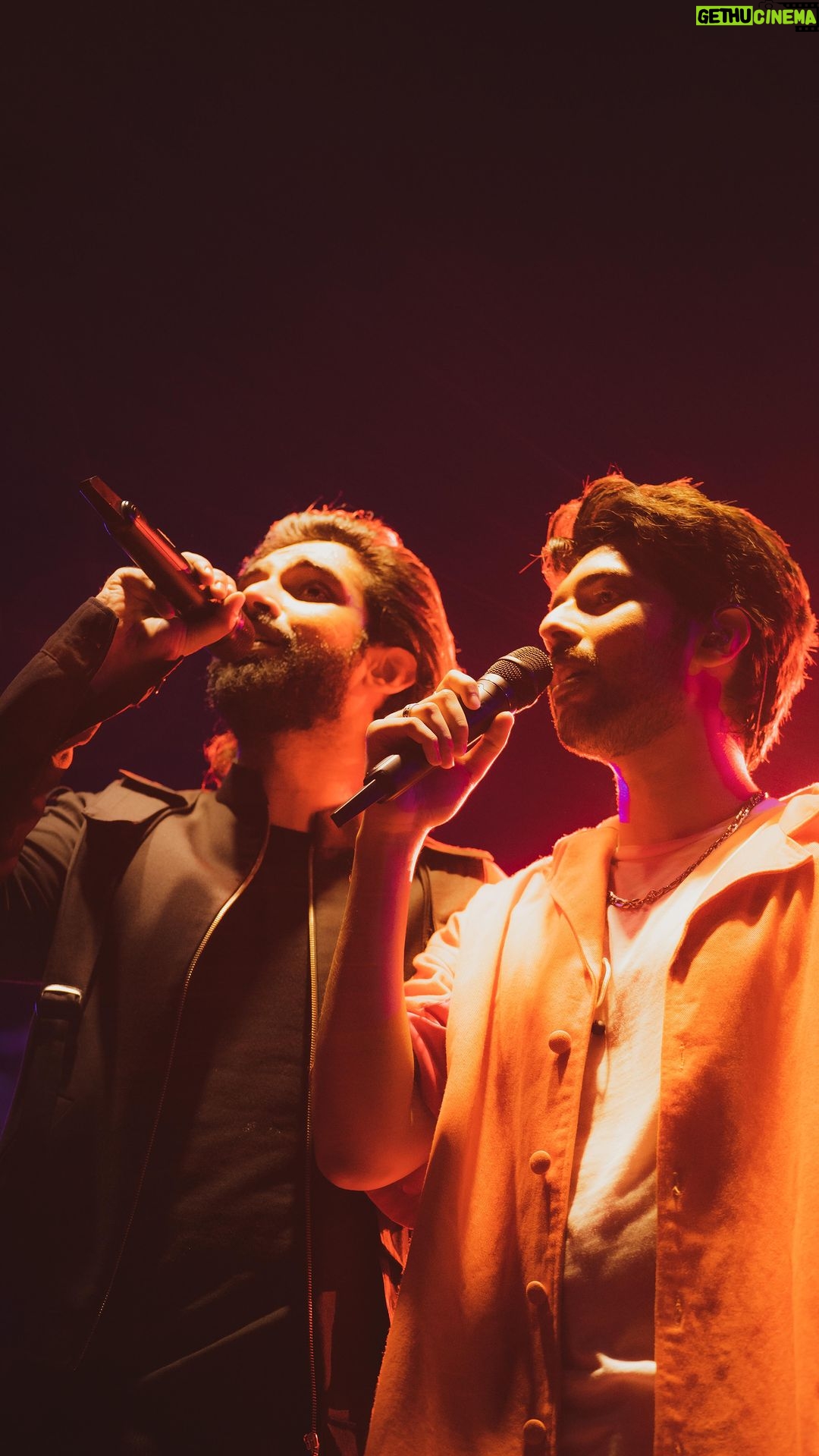 Amaal Mallik - 175.4K Likes - That’s how we roll 😎🔥
Video: @xo.visuals
#AmaalArmaanLive #AMLive @tribevibe.live @pulse.aiims