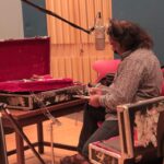 Amaal Mallik Instagram – Recording woodwinds with the legend @naveenkumarflute for my next #Mohabbat ♥️🎵

#MohabbatBTS #AmaalMallik #NaveenKumar