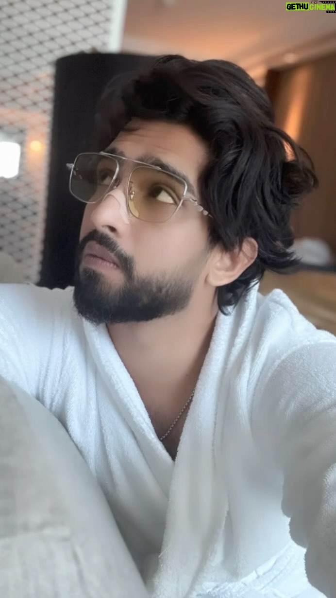 Amaal Mallik Instagram - Subah Subah Koi Sher Ka Mood Na Kharaab Kar De, Isliye Sher Seedha Dopahar Mein Uthta Hai 😴🦁 Siliguri