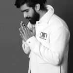 Amaal Mallik Instagram - Tu apni khubiyan dhundh Khaamiyan nikaal ne ke liye log haina Agar rakhna hai kadam toh aage rakh Pichhe khinchne ke liye log haina…. Sapne dekhne hain toh unche dekh Nicha dikhane ke liye log haina Tu apne andar junoon ki chingari bhadka Jalne ke liye log haina…. Pyaar karna hai toh kabhi khudse bhi kar Nafrat karne ke liye log haina Bharosa rakhna hai toh khud par rakh Shak karne ke liye log haina…. Agar banani hai toh yaadein bana Baatein banane ke liye log haina Tu bas sawarle khudko Aaina dikhane ke liye log haina…. Khud ki alag apni pehchaan bana Bheed mein chalne ke liye log haina Tu kuch karke dikha duniya ko Taaliyan bajaane ke liye log haina…. #3Million #Amaalians #FanFam