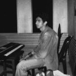 Amaal Mallik Instagram - It was this boy who knew he had somehting special within himself & that helped him make music that lives freely in the hearts of so many, without any expiry date. #SoorajDoobaHai single handedly made #EDM a thing in the Indian Film Industry & became a relatable genre for the Indian mainstream audiences namely #Bollywood #HindiMusic lovers🤘🏻♥️ It was anything but easy & almost impossible to get even a single person to believe in the song & let us put out our vision as we saw fit 😶‍🌫️ Thank you #BhushanKumar @tseriesfilms for letting us do that & even more; also a big hug to my director #VikramjeetSingh who picked the song when it was just a demo sung by me & the amazingly talented @shwetapandit7 whom I’m deeply indebted to for singing the scratch version of this song 🫡 Memories are flooding in as I’m writing this so here is another one that I remember : I was crossing my fingers & holding my maasi and mother’s hands all at once, praying & crying inside, hoping that out of all the stupendous soundtracks of that year, I must get the award home at any cost because it meant so damn much to my father 🥺 At this point my stomach was churning & I asked my self to just calm down & breathe, but I had so many questions going on in my head, like if I never get to see this kinda super success with a song again ? That night I won the black lady & till date it feels unreal. Finally I had my place under the sun & it made me enter into the history books as the 2nd youngest #Filmfare Music Award recipient after the legendary Rajesh Roshan Ji 🙏🏻 Fun Fact : The Original YouTube edit of #SDH is at 39 Million, and just yesterday the audio started trending on #Reels & the full version of the song crossed 100 Million views after 7 years (read that again) Charts really don’t matter if you win the hearts of people with no gimmicks, just your work 🙃♥️ The value and power a song holds is seen when you all sing it back to me, and that itself feels like a billion souls vibing together in what I’d call a group therapy. I guess @kumaarofficial paaji & I taught the world how to be a little #Matlabi & how life is much more than what meets the eye 🎉🥳 Pt.4