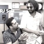 Amaal Mallik Instagram - Food is turu lob😍❤️ Tag a food lover...😜😋🍴@salilacharya Checkout @amaal_mallik's Latest Song Tujhe Chaahta Hoon Kyun Now #amaalmalik #amaalians #newsong #food #foodie #foodstagram #foodlover #reelsinsta #funny #viralreels #video #memes