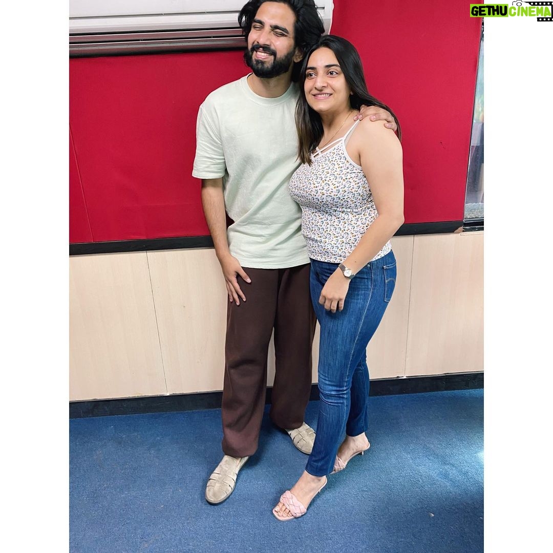 Amaal Mallik Instagram - Man with that Talent and some outstanding Vibe! 💫 @amaal_mallik ‘s song tujhe Chaahta hoon kyun is out … Go hear it NOW!! . . . . . . . . . #thatssoniyati #amaalmallik #youtube #music #tujhechaahtahoonkyun #promotion #radio 94.3 MY FM