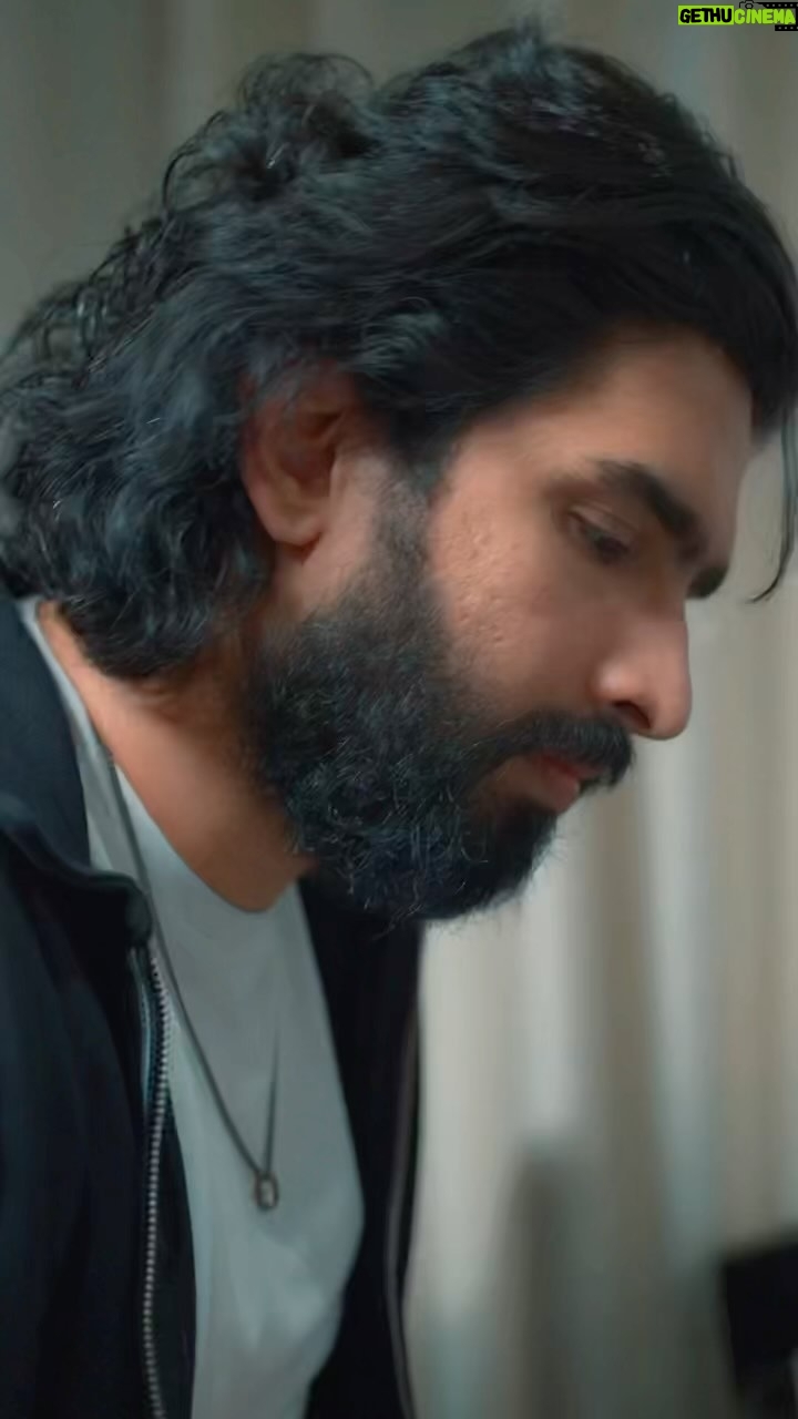 Amaal Mallik Instagram - Listen to music that inspires you, that gets the creative juices flowing π€π»π΅ Listen to #BeyondBassic #OnePlusBulletsWirelessZ2 @oneplus_india #Ad Music Produced By : @anshradia Mixed & Mastered By : @mixedbyhanish