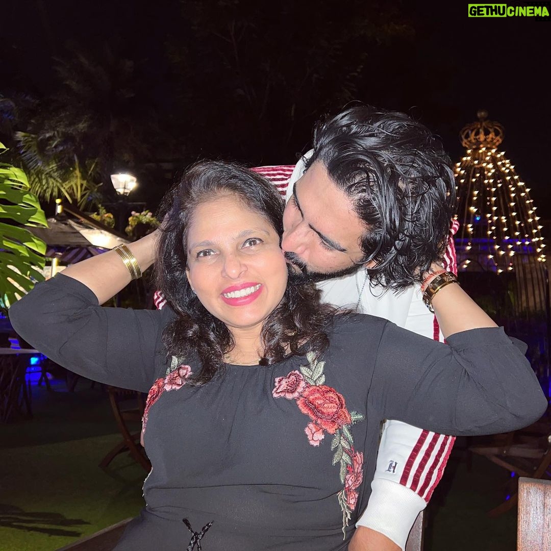 Amaal Mallik Instagram - Happy Birthday to the ‘Iron Lady’ of our family. Thank you @jyothimalik for being the most amazing mother, friend & confidant ♥️ I am a strong soul only because I was raised by this extremely strong woman who possesses the heart of a child, the boldness of a lioness, the power of mother earth & the calm of the sea. I love you mom, and even though we challenge each other on a daily basis and are at loggerheads with our opinions 😅 This life would be meaningless if hadn’t been born to you….