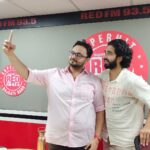 Amaal Mallik Instagram - Celebrating the release of my 100th song #TujheChaahtaHoonKyun at @redfmindia with one of the most loved people on the airwaves @rjrishikapoor 💯 Thank you brother for a splendid time & a very heartfelt interview. #Amaalians don’t forget to catch this wonderful chat ♥️🤘🏻 #AM100