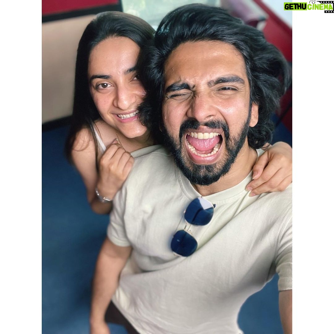 Amaal Mallik Instagram - Man with that Talent and some outstanding Vibe! 💫 @amaal_mallik ‘s song tujhe Chaahta hoon kyun is out … Go hear it NOW!! . . . . . . . . . #thatssoniyati #amaalmallik #youtube #music #tujhechaahtahoonkyun #promotion #radio 94.3 MY FM