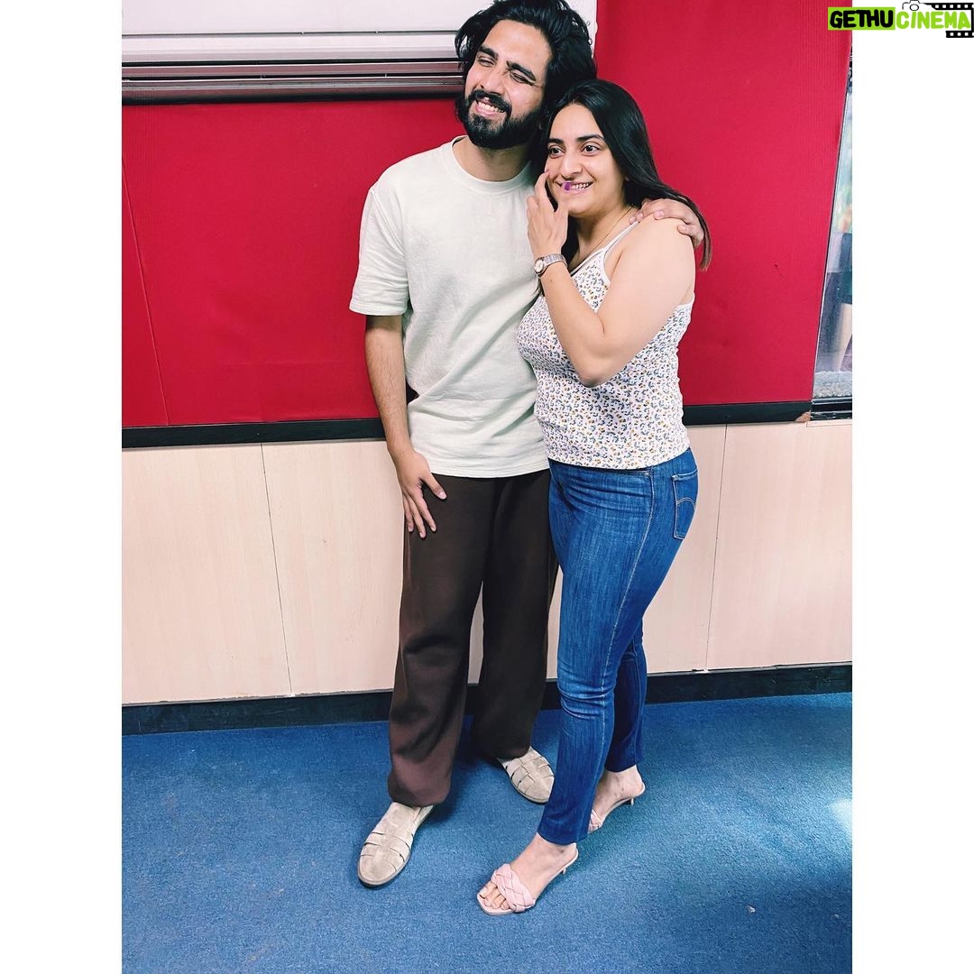 Amaal Mallik Instagram - Man with that Talent and some outstanding Vibe! 💫 @amaal_mallik ‘s song tujhe Chaahta hoon kyun is out … Go hear it NOW!! . . . . . . . . . #thatssoniyati #amaalmallik #youtube #music #tujhechaahtahoonkyun #promotion #radio 94.3 MY FM