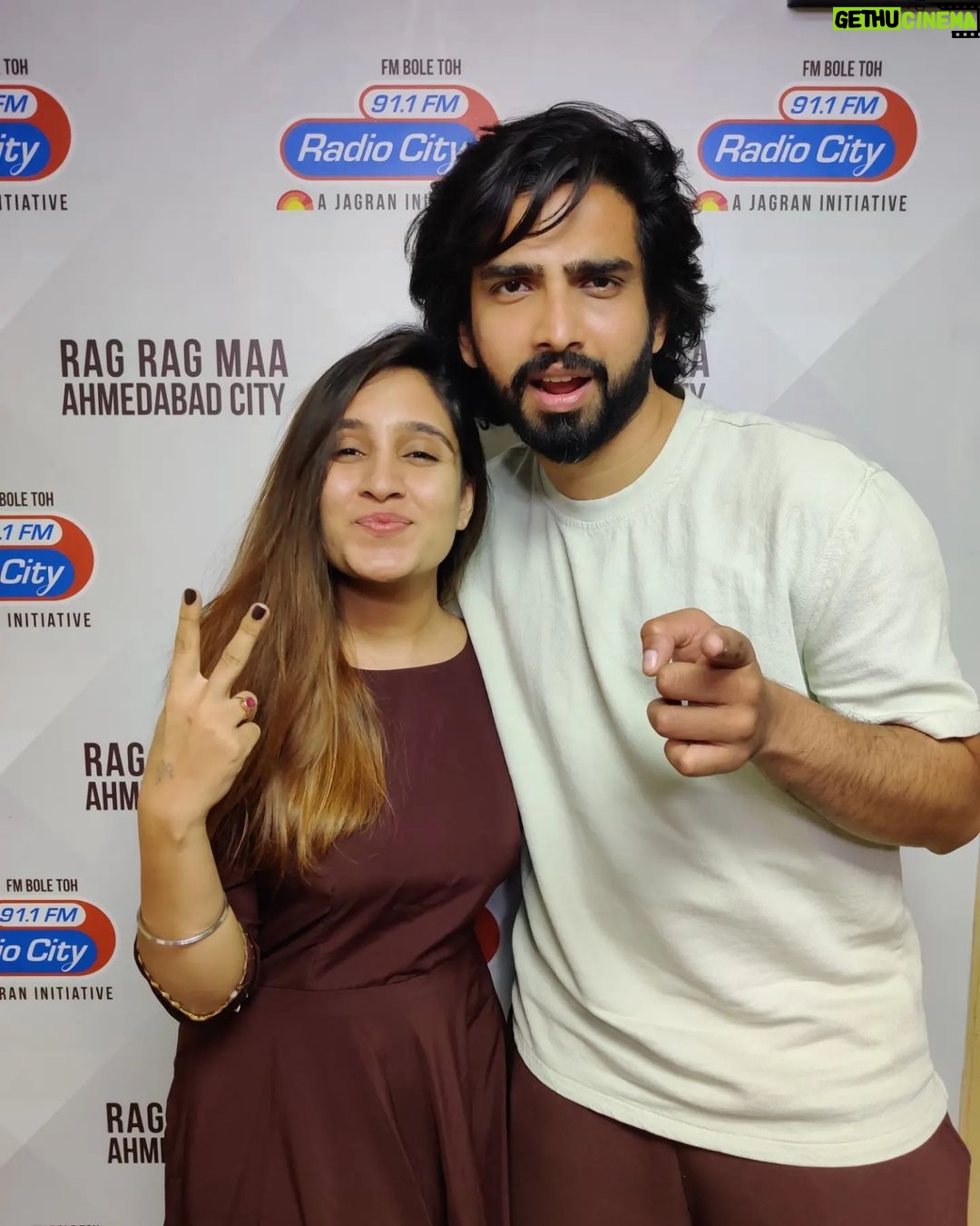 Amaal Mallik Instagram - Look who visited the studio today... @amaal_mallik π We had a great great time and your live musical session was just amazing πΆ #amaalmallik #amaalmalik #amaalmaliksongs #amaalmalliklive #amaalmaliksongs #armaalians #armaaliansarmy #armaalian #amaalmalikmusic #bollywoodsongs #bollywood #bollywoodsinger #bollywoodmovies #musiccomposer #gujarat #ahmedabad