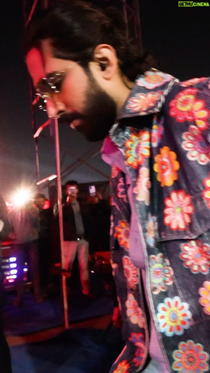 Amaal Mallik Instagram - NMOTSAV 2024 @nmimsindore ♥️🔥 @aye_vatan @dipesh.varma @aritra_on_the_drums @yashnarvekar92 @ajinkyabassist @rajeevprasannaflute @jaidevterphale @purvaze.buxy @jaked.visuals @ashwin___suvarna @ashwinwashere @hellyvasavada @__.visualgrams.__ @hamzakazi_drums @azeemdayani @mourjo @sabaamalik01 @rahul_hmua @malvika_tater #AmaalMallik #AmaalMallikLive #WeTheBlessedMusic