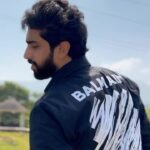 Amaal Mallik Instagram - #PyaarEkTarfaa completes 2 glorious years ♥️🎵 A big thank you to @manojmuntashir for giving me his best every single time. This song will live on forever because of the beautiful everlasting poetry you have penned sir 🙏🏻 To my constant source of inspiration, both as an artist & for the human being she is : @shreyaghoshal for not just singing this one, but for the unwavering love & support she has bestowed upon me throughout my musical journey….Truly grateful for you 😇💙 @jasminbhasin2806 for being an amazing co-star. It was lovely to shoot this one with you & put it out for the world 💜 Thank You @tanmaayy @rohanjha22 @rayhaanpatni @hashimbachooali @sonymusicindia for making this dream come true 😘 #Jasmaal #AmaalMallik #JasminBhasin #WeTheBlessedMusic
