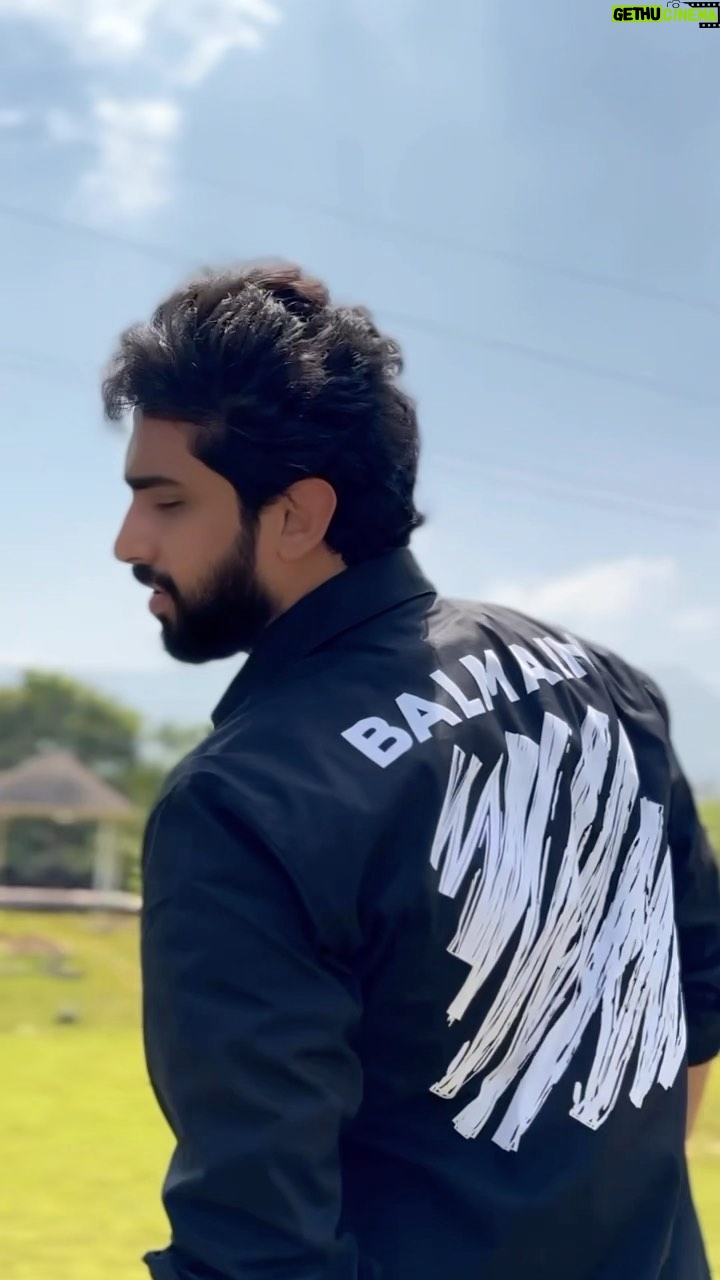 Amaal Mallik - 131.4K Likes - #PyaarEkTarfaa completes 2 glorious years ♥️🎵
A big thank you to @manojmuntashir for giving me his best every single time.
This song will live on forever because of the beautiful everlasting poetry you have penned sir 🙏🏻
To my constant source of inspiration, both as an artist & for the human being she is : @shreyaghoshal for not just singing this one, but for the unwavering love & support she has bestowed upon me throughout my musical journey….Truly grateful for you 😇💙
@jasminbhasin2806 for being an amazing co-star. It was lovely to shoot this one with you & put it out for the world 💜
Thank You @tanmaayy @rohanjha22 @rayhaanpatni @hashimbachooali @sonymusicindia for making this dream come true 😘
#Jasmaal #AmaalMallik #JasminBhasin #WeTheBlessedMusic