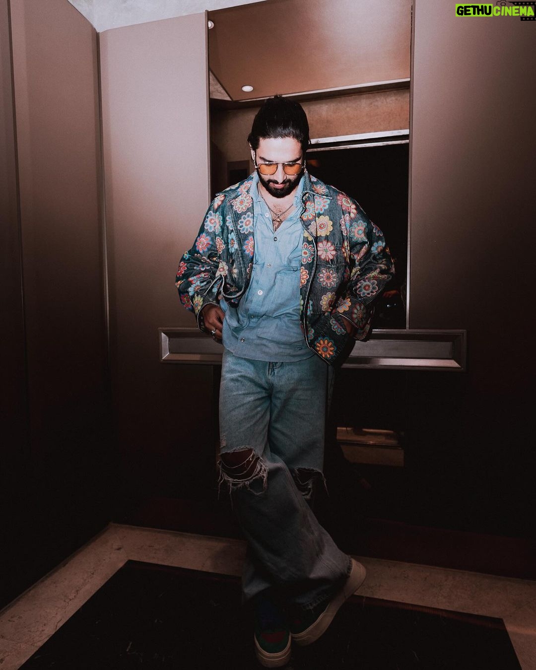 Amaal Mallik Instagram - Channelling my inner ‘Samurai’ 🥷 📸 : @__.visualgrams.__ Styled By : @malvika_tater Assistant : @vrutiiiiiiii HMU : @rahul_hmua Jacket : @ilovepero Shirt : @houseofblaho Denims : @freakinsindia Shoes : @nakedwolfe