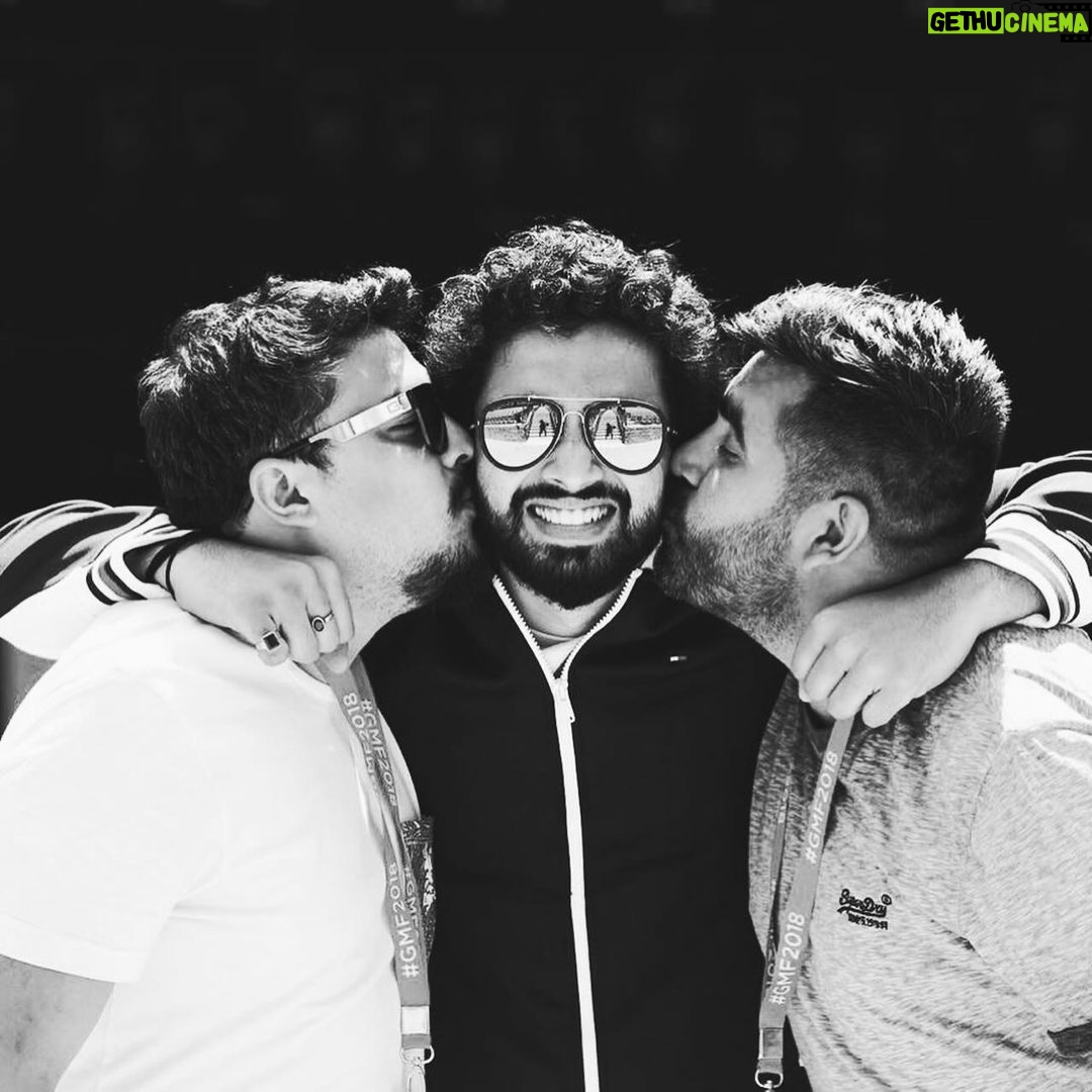 Amaal Mallik - 131K Likes - #ThrowbackThursday
The year was 2019 when I became the 2nd Indian to perform with the legendary @melbournesymphonyorchestra ♥️🎵
A big hug and thank you to my partner in crime & room mate on the trip @meghdeep_bose 🤪 who also happens to be one of the most prolific music producers of our music industry, for helping me carve out this dream on stage with his musical prowess and magical arrangements.
The musicians from melbourne led by @knappfusion @the_mess & conductor #Brettkelly in this picture with us.
It was truly the most unbelievable night of my life and I couldn’t have done it without the support of my pillars of strength @mourjo @gchawla62 along with my mother @jyothimalik who has been the backbone of our family through and through.
Thank you @mitulange @shrutidaga8 @iffmelbourne for making this happen 🤗
#WeTheBlessedMusic #KaunTujhe #ChaleAana #MainHoonHeroTera #BolDoNaZara #RokeNaRukeNaina #MainRahoonYaNaRahoon #TuBhoolaJise #AmaalMallik