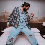 Amaal Mallik Instagram - Channelling my inner ‘Samurai’ 🥷 📸 : @__.visualgrams.__ Styled By : @malvika_tater Assistant : @vrutiiiiiiii HMU : @rahul_hmua Jacket : @ilovepero Shirt : @houseofblaho Denims : @freakinsindia Shoes : @nakedwolfe