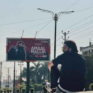 Amaal Mallik Instagram - Every corner of Indore has a poster of this ‘Guy I work for’ & it made me curious AF so I had to take a closer look…

Trust me I felt like a star for half a minute and then I was back to sending OTPs for the guy 🤣💆🏻‍♂️

Jokes apart, I’m truly grateful for all that I receive from the universe and each one of my fans.

I pray that the love grows with time & I continue to be loved this way throughout my life ♥️🎵

#WeTheBlessedMusic #AmaalMallikLive #Indore #AmaalMallik #Amaalians
