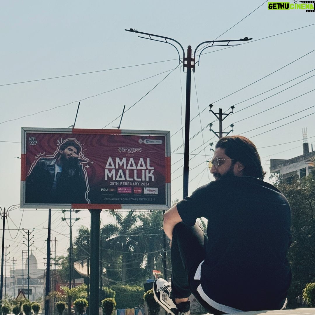 Amaal Mallik - 117.4K Likes - Every corner of Indore has a poster of this ‘Guy I work for’ & it made me curious AF so I had to take a closer look…
Trust me I felt like a star for half a minute and then I was back to sending OTPs for the guy 🤣💆🏻♂️
Jokes apart, I’m truly grateful for all that I receive from the universe and each one of my fans.
I pray that the love grows with time & I continue to be loved this way throughout my life ♥️🎵
#WeTheBlessedMusic #AmaalMallikLive #Indore #AmaalMallik #Amaalians