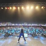 Amaal Mallik Instagram - Me & my inner self conversing just before the gig ‘Aaj hazaar log toh aayenge I hope.’ Universe : Nahi, sirf 50 hazaar !!! Yes that was the actual turnout 🫶🏻 #AmaalMallikLive #Malda #WestBengal #WeTheBlessedMusic