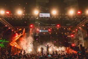 Amaal Mallik Instagram - @amaal_mallik for @orianaaiims
.
📸 : @jayanthshah 
.
.
@kreativekeedaent x @orianaaiims
#music #musician #musicproducer #india #amaalmallik #band #concert #concertphotography #festival #live #livemusic #concertphoto #indainsingers #singer #concerts #indianphotography #musiclife #musicfestival #amaalianforlife #potraits #sfx #fireworks
