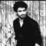 Amaal Mallik Instagram - It was this boy who knew he had somehting special within himself & that helped him make music that lives freely in the hearts of so many, without any expiry date. #SoorajDoobaHai single handedly made #EDM a thing in the Indian Film Industry & became a relatable genre for the Indian mainstream audiences namely #Bollywood #HindiMusic lovers🤘🏻♥️ It was anything but easy & almost impossible to get even a single person to believe in the song & let us put out our vision as we saw fit 😶‍🌫️ Thank you #BhushanKumar @tseriesfilms for letting us do that & even more; also a big hug to my director #VikramjeetSingh who picked the song when it was just a demo sung by me & the amazingly talented @shwetapandit7 whom I’m deeply indebted to for singing the scratch version of this song 🫡 Memories are flooding in as I’m writing this so here is another one that I remember : I was crossing my fingers & holding my maasi and mother’s hands all at once, praying & crying inside, hoping that out of all the stupendous soundtracks of that year, I must get the award home at any cost because it meant so damn much to my father 🥺 At this point my stomach was churning & I asked my self to just calm down & breathe, but I had so many questions going on in my head, like if I never get to see this kinda super success with a song again ? That night I won the black lady & till date it feels unreal. Finally I had my place under the sun & it made me enter into the history books as the 2nd youngest #Filmfare Music Award recipient after the legendary Rajesh Roshan Ji 🙏🏻 Fun Fact : The Original YouTube edit of #SDH is at 39 Million, and just yesterday the audio started trending on #Reels & the full version of the song crossed 100 Million views after 7 years (read that again) Charts really don’t matter if you win the hearts of people with no gimmicks, just your work 🙃♥️ The value and power a song holds is seen when you all sing it back to me, and that itself feels like a billion souls vibing together in what I’d call a group therapy. I guess @kumaarofficial paaji & I taught the world how to be a little #Matlabi & how life is much more than what meets the eye 🎉🥳 Pt.4