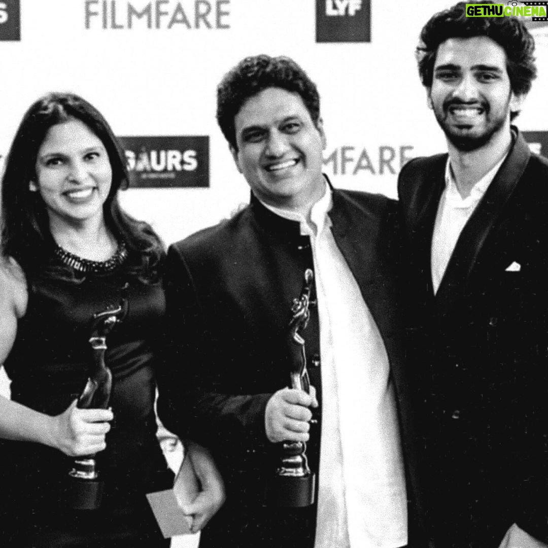 Amaal Mallik Instagram - It was this boy who knew he had somehting special within himself & that helped him make music that lives freely in the hearts of so many, without any expiry date. #SoorajDoobaHai single handedly made #EDM a thing in the Indian Film Industry & became a relatable genre for the Indian mainstream audiences namely #Bollywood #HindiMusic lovers🤘🏻♥️ It was anything but easy & almost impossible to get even a single person to believe in the song & let us put out our vision as we saw fit 😶🌫️ Thank you #BhushanKumar @tseriesfilms for letting us do that & even more; also a big hug to my director #VikramjeetSingh who picked the song when it was just a demo sung by me & the amazingly talented @shwetapandit7 whom I’m deeply indebted to for singing the scratch version of this song 🫡 Memories are flooding in as I’m writing this so here is another one that I remember : I was crossing my fingers & holding my maasi and mother’s hands all at once, praying & crying inside, hoping that out of all the stupendous soundtracks of that year, I must get the award home at any cost because it meant so damn much to my father 🥺 At this point my stomach was churning & I asked my self to just calm down & breathe, but I had so many questions going on in my head, like if I never get to see this kinda super success with a song again ? That night I won the black lady & till date it feels unreal. Finally I had my place under the sun & it made me enter into the history books as the 2nd youngest #Filmfare Music Award recipient after the legendary Rajesh Roshan Ji 🙏🏻 Fun Fact : The Original YouTube edit of #SDH is at 39 Million, and just yesterday the audio started trending on #Reels & the full version of the song crossed 100 Million views after 7 years (read that again) Charts really don’t matter if you win the hearts of people with no gimmicks, just your work 🙃♥️ The value and power a song holds is seen when you all sing it back to me, and that itself feels like a billion souls vibing together in what I’d call a group therapy. I guess @kumaarofficial paaji & I taught the world how to be a little #Matlabi & how life is much more than what meets the eye 🎉🥳 Pt.4