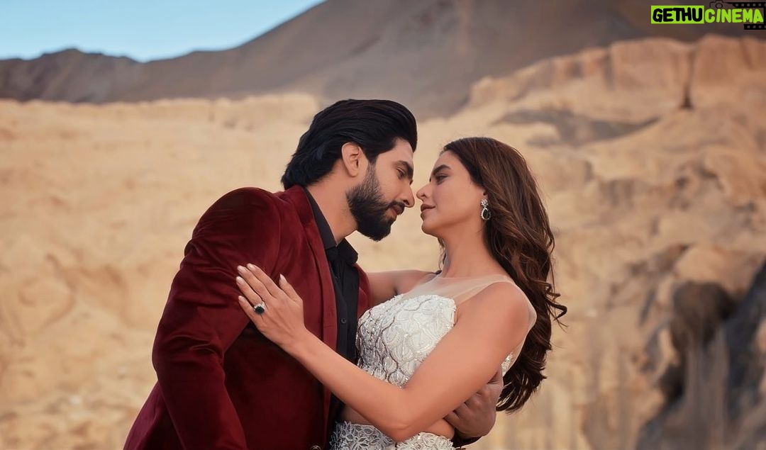 Amaal Mallik - 119.1K Likes - This is me trying to keep my self alive at this incredibly high mountain peak, Part 2 🤯
- All while trying to balance my body weight on this boulder and pull in some oxygen to sing the lyrics because I can’t lip sync.
- I hadn’t eaten a morsel for 6 hours and had slept for 4, because our shoot was called off the day prior due to a protest in Ladakh.
- @hashimbachooali my producer was very low on oxygen and had to get medical aid immediately, so had to get into the production nitty grities with my father which isn’t too pretty.
- @krishtrivedi7 being who he is kept things calm with @aamnasharifofficial and kicked me on my arse and helped us make history.
- @yogeshbhanushali07 & @imdhanraj made it come alive on screen through their brilliance in their respective art forms of cinematography & choreography.
Aur khudki tareef ab main kya hi karun !?
I’m darn good at juggling so many things at once, and I love a challenge🤘🏻
So, along with all the above mentioned factors plaguing my mind, I went for the take and not once did I ever let my heroine fall, specially not from here 😋
Ab yeh #Mohabbat nahi toh kya hain ?
#TrendingOnReels #TrendingSongs #AmaalMallik #AamnaSharif #AM111 @tseries.official