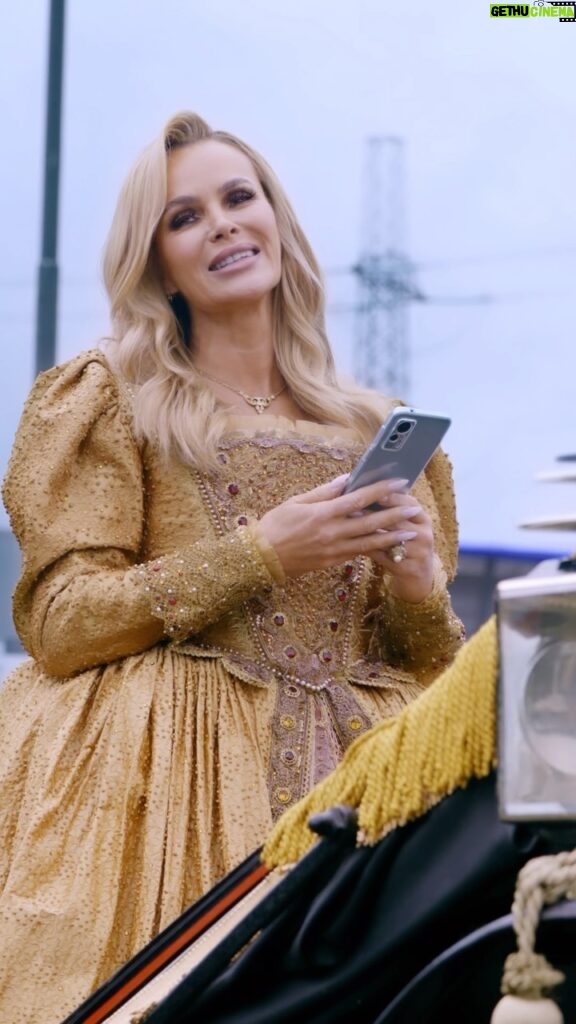 Amanda Holden Instagram - #ad 👑 All hail the Queen!! Fun, challenging, playful… and the game is great too 😉 A #royalmatch made in heaven. Go on, download the game everyone is talking about! @royalmatch