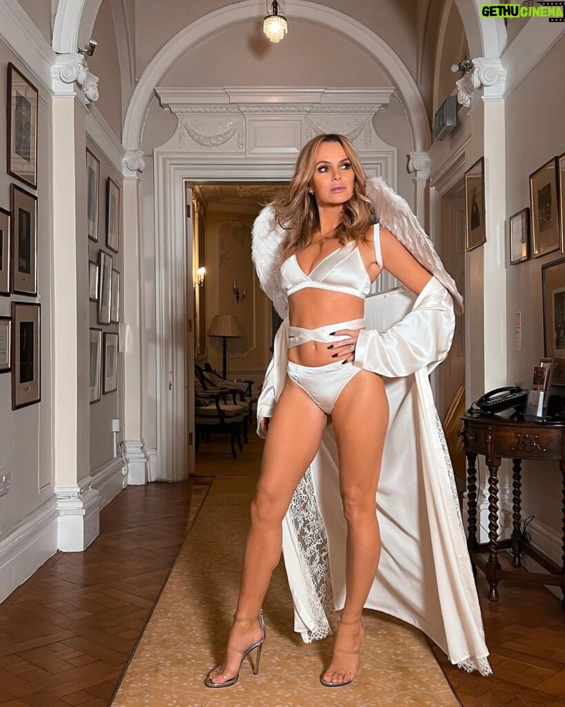 Amanda Holden Instagram - My new series with @d_a_n_jones… #SexABonkersHistory coming to @historyuk soon 😇 Lingerie @intimissimiofficial