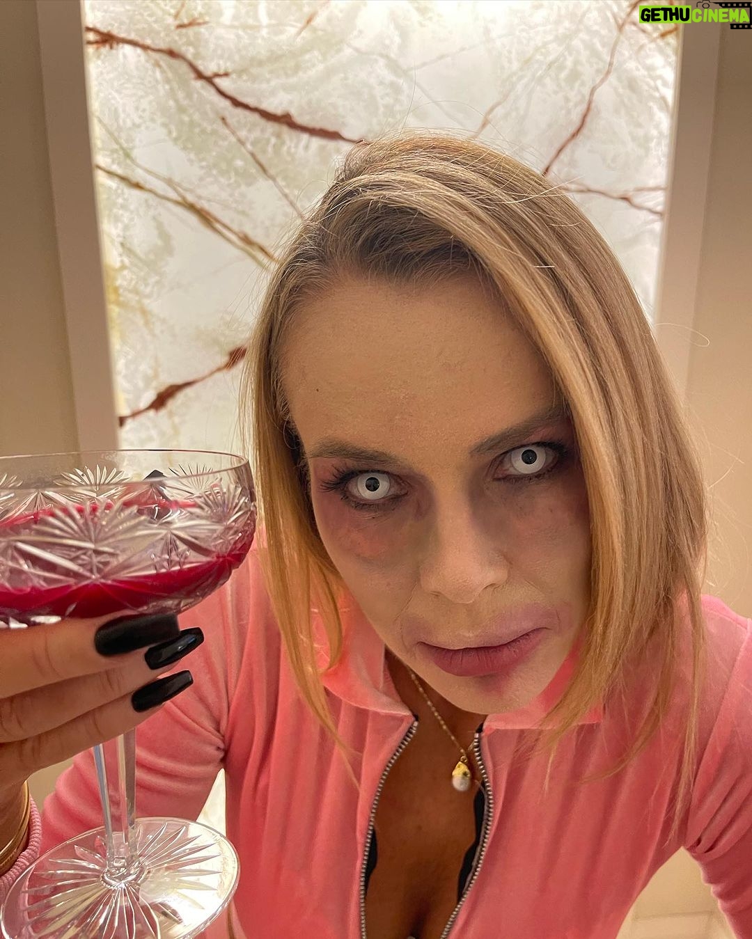 Amanda Holden Instagram - I’m not a regular Mom… #meangirls #hrh #junegeorge