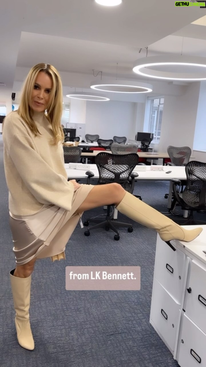 Amanda Holden Instagram - Skirt @nextofficial Top @prettylavishuk Boots @lkbennettlondon