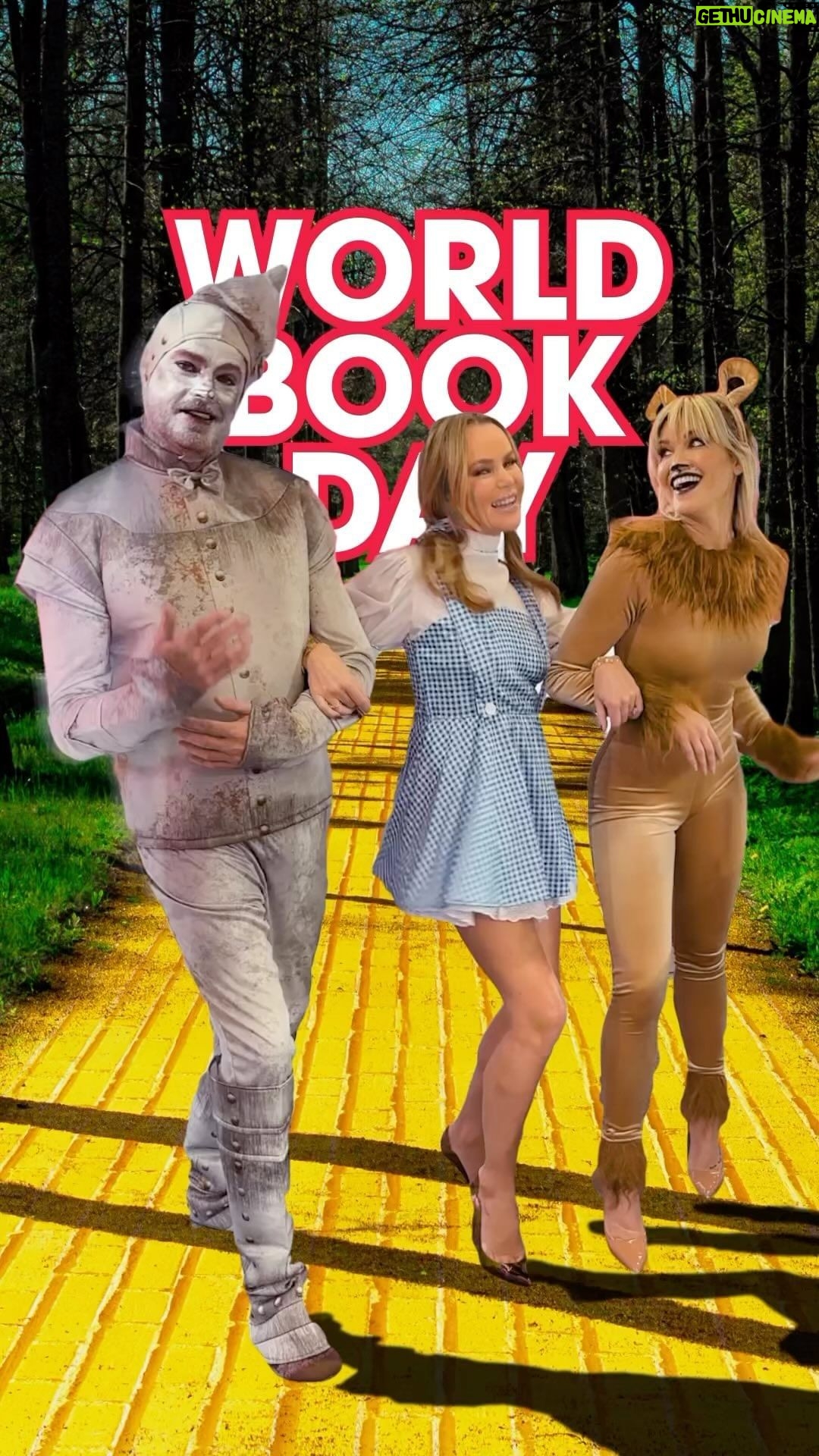 Amanda Holden Instagram - I’ve got a feeling we’re not in Kansas anymore, #worldbookday #wizardofoz 🖤@thisisheart