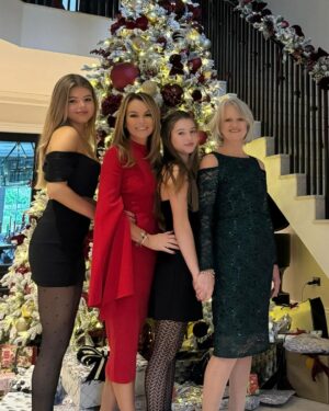 Amanda Holden Instagram - To be a Mama is the greatest privilege of my life. 
To still have my mummy is wonderful 
I know today can be difficult for so many 
Behind every family there is always a story of love and loss …
Today I will make the most of all of it and hopefully get breakfast in bed 🙏🏻
#happymothersday … ❤️
