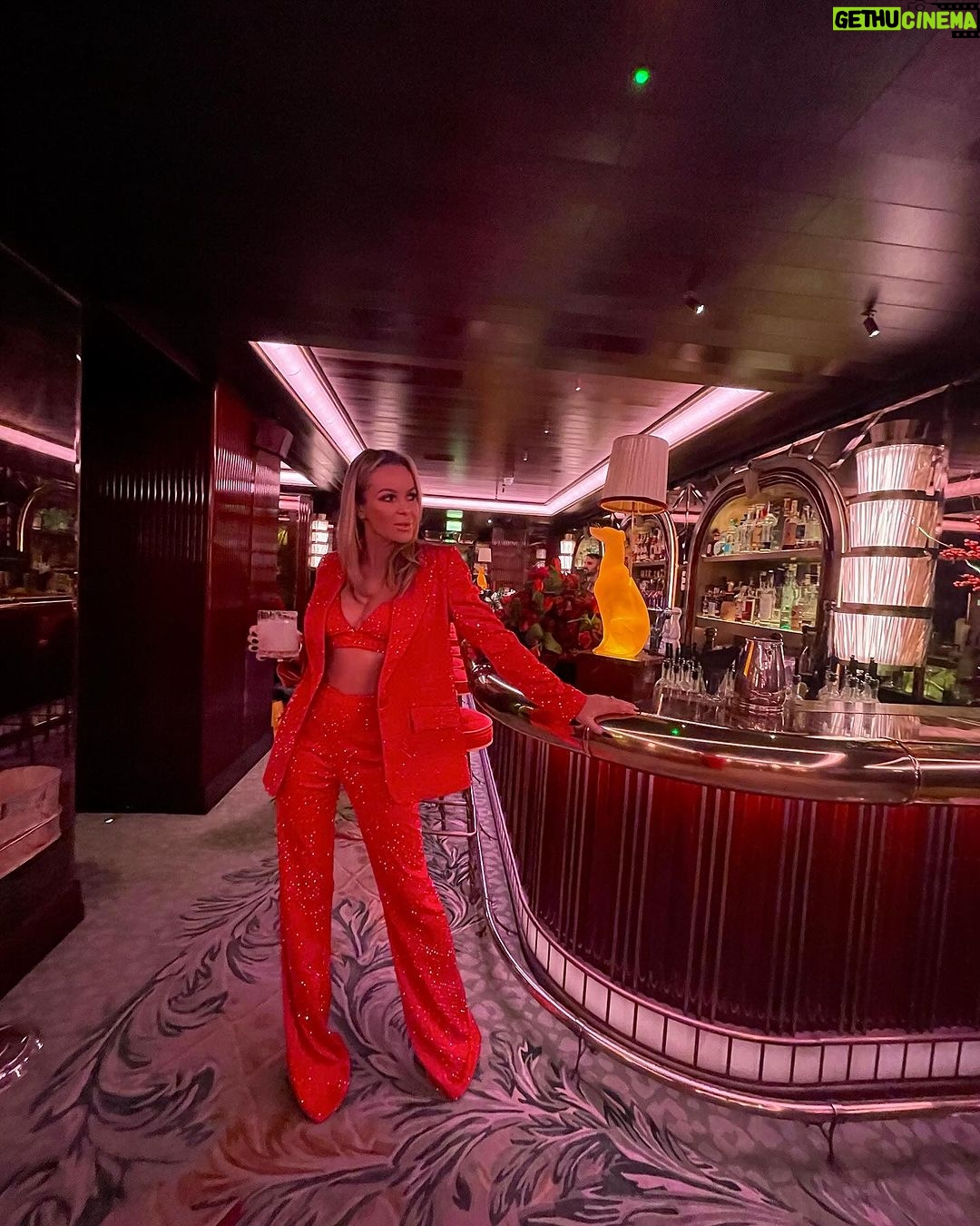 Amanda Holden Instagram - @thisisheart #christmasparty