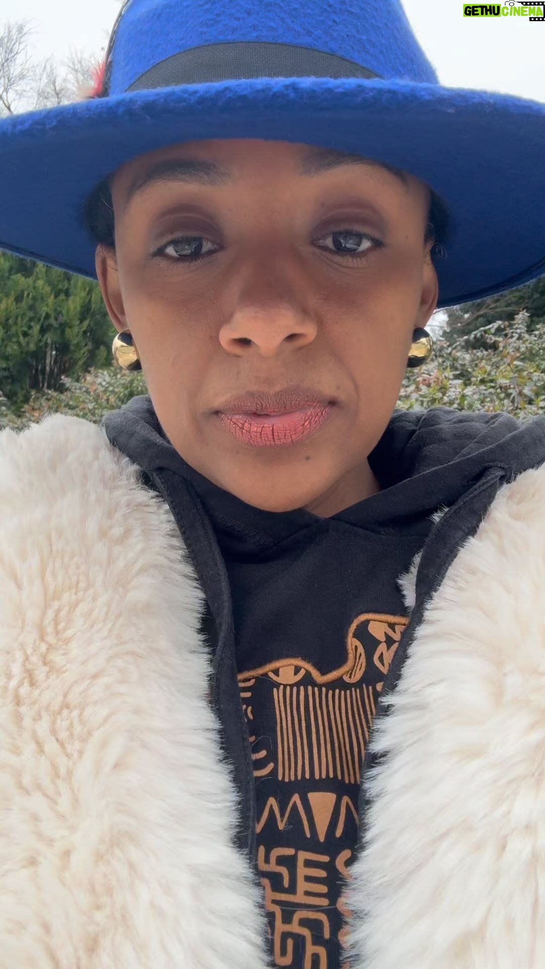 Amanda Seales Instagram - My DMs and mentions are on a level I can’t keep up with after 600k of you watched @AmandaSeales video about my post on #BlackExcellence. So I will be responding in video posts to your messages. I have to start by publicly thanking Amanda because, as I shared with her, I was discouraged. So many of us are so obsessed with luxury that we could care less about liberation. Her video brought so many of you to my page at a time that I started to second guess if my generation was hungry for a book like Imagine Freedom: Transforming Pain into Political and Spiritual Power. As I read your messages, God has now reaffirmed that we are absolutely hungry… and ready. I even prayed the day before this happened and asked God to speak to me. I believe Amanda’s post was God’s way of telling me GOD GOT US! The freedom fighters and healers are gathering in the name of freedom for all people. “Another world is not only possible, she is on her way. On a quiet day, I can hear her breathing.” — Arundhati Roy