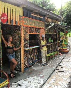 Amanda Seales Instagram - 🇬🇩 Wishin allyah a Happy 50th Independence Day in deh spice isle! #grenadatotheworld 🇬🇩 #jabjabposse 

1: @essence shoot that was hella funny style but the pics still ended up SPICEtastic

2: "two passports I'm Neva goin to jail..."

3: Mong Mong

4: RIP Cossie 🕊️

6: Limin with me spice sistren @misseljon 

7: The OG Charlie's on the road to Happy Hill

8: RIP ET 🕊️