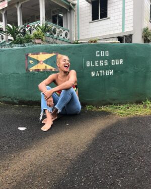 Amanda Seales Instagram - 🇬🇩 Wishin allyah a Happy 50th Independence Day in deh spice isle! #grenadatotheworld 🇬🇩 #jabjabposse 

1: @essence shoot that was hella funny style but the pics still ended up SPICEtastic

2: "two passports I'm Neva goin to jail..."

3: Mong Mong

4: RIP Cossie 🕊️

6: Limin with me spice sistren @misseljon 

7: The OG Charlie's on the road to Happy Hill

8: RIP ET 🕊️