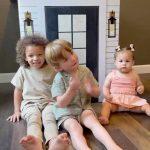 Amanda Seyfried Instagram - @makeitcutekids and @manymoons have teamed up for an extra-special (earth-conscious!) giveaway 🌿 Enter to win the ultimate package in sustainable fashion and play: 🏠Make It Cute playhouse (winner can select style: Cottage or Modern Farmhouse) 🥼Manymoons personalized fall capsule wardrobe (This includes up to 10 coordinating styles, depending on your selections, and is available in sizes from 0-7y) Enter for a chance to win: 👍🏼Follow @makeitcutekids + @manymoons 👍🏼Like this post 👍🏼Tag three (3) of your sustainable and fashionable friends The winner will be announced on Friday, August 11 at 12pmET. This giveaway is not affiliated with Instagram. Contest is open to the 48 contiguous United States.