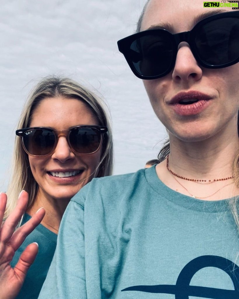 Amanda Seyfried Instagram - Hot weather together for a #greatglobalcleanup with @makeitcutekids & @earthdaynetwork