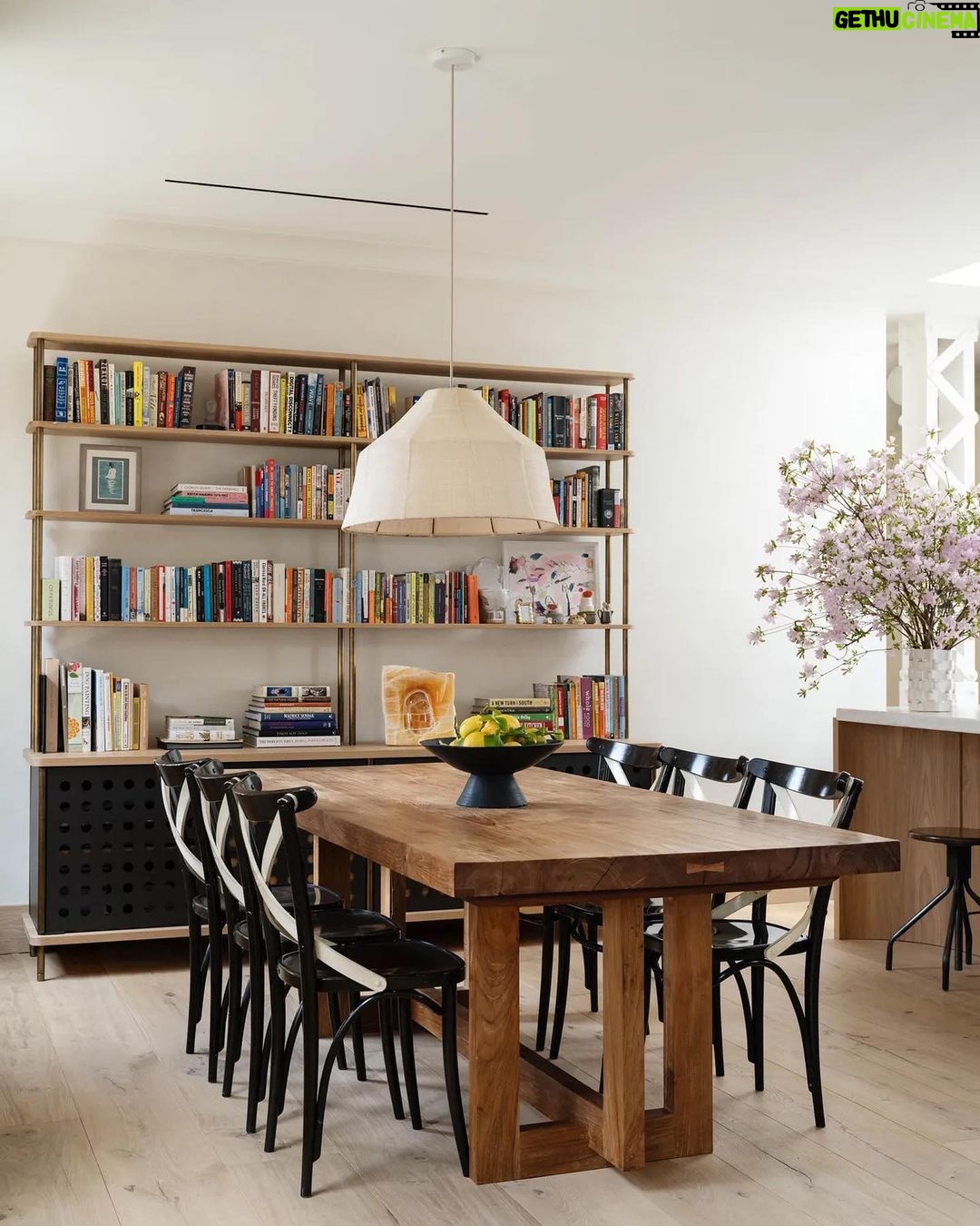 Amanda Seyfried Instagram - My @gen_assembly apartment through the lens of @archdigest 🚕❤️
