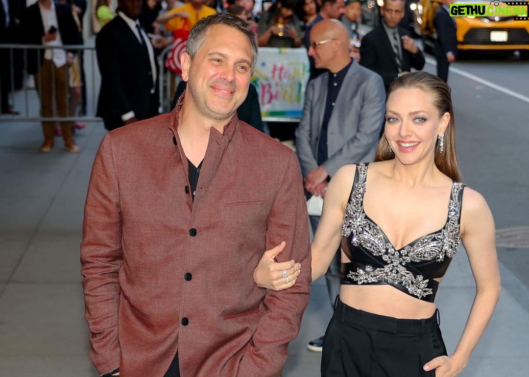 Amanda Seyfried Instagram - TGIF with friends