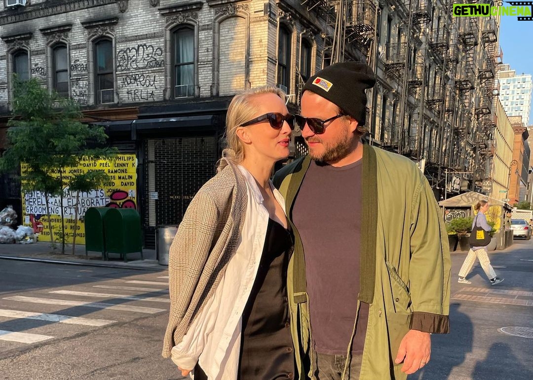 Amanda Seyfried Instagram - TGIF with friends