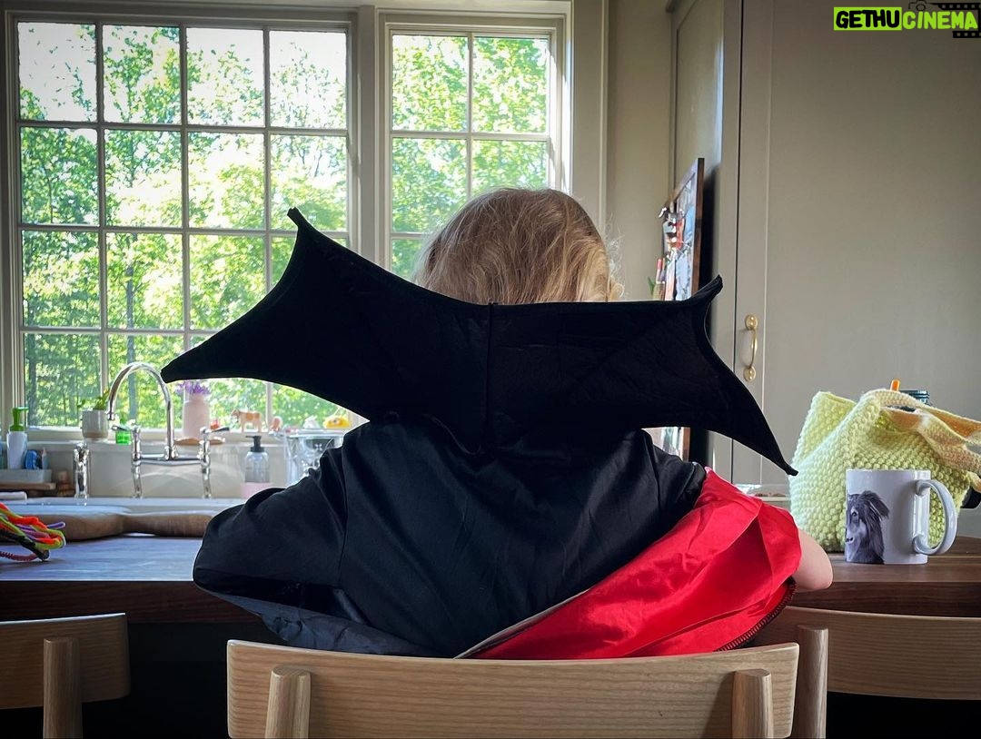 Amanda Seyfried Instagram - Overview/vampire/Jenna/parm/pspsps/middleman