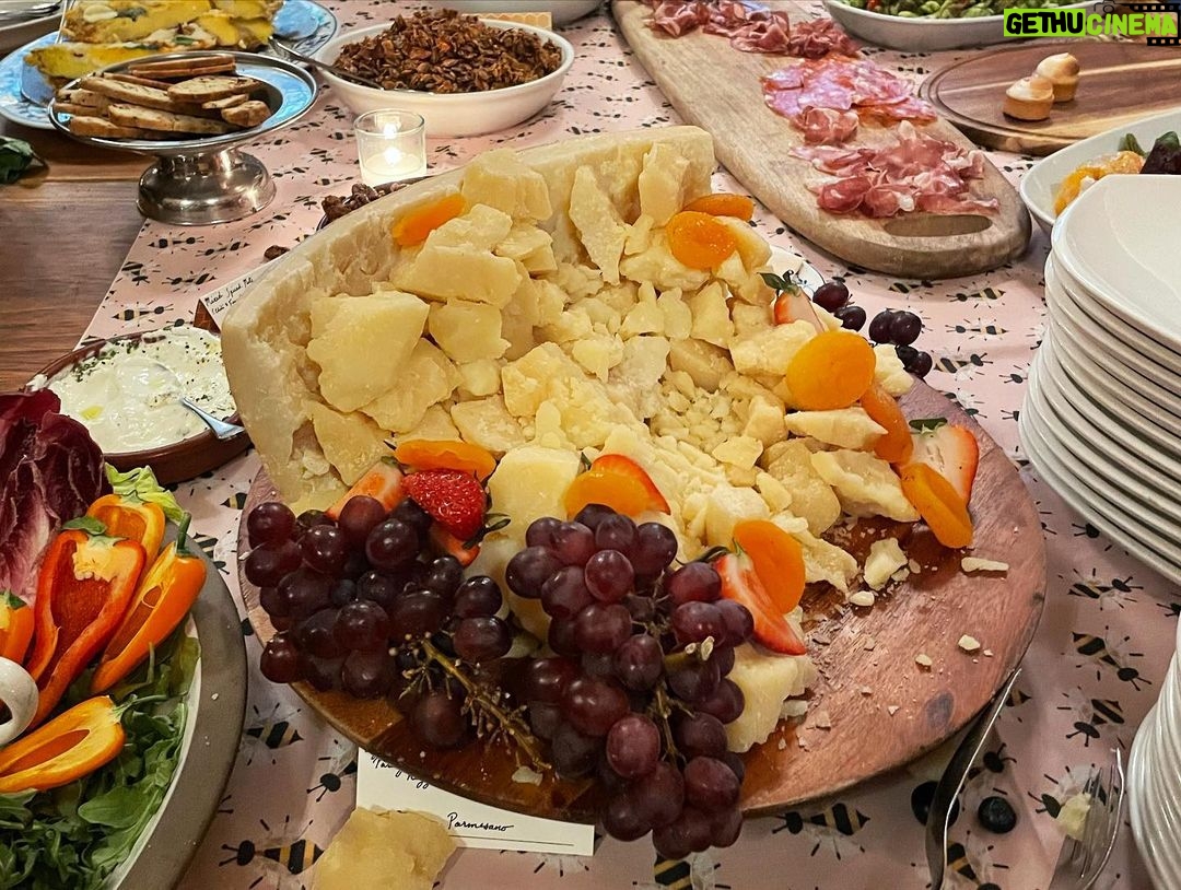 Amanda Seyfried Instagram - Overview/vampire/Jenna/parm/pspsps/middleman